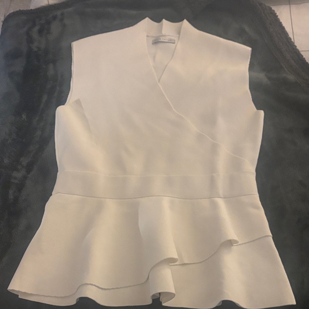 Elie Tahari Cream Sleeveless Peplum Top